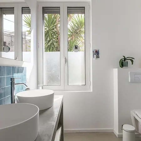 Bord De Mer, Magnifique De 150m2 Avec Jardin *