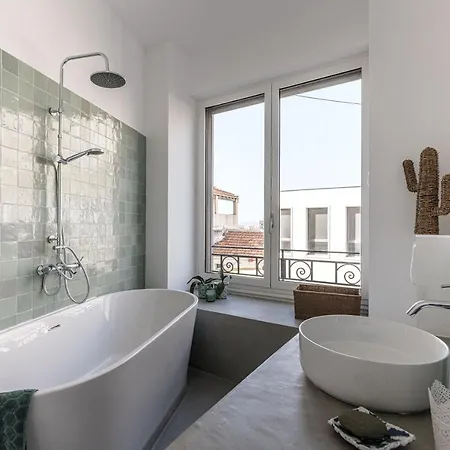 Bord De Mer, Magnifique De 150m2 Avec Jardin *
